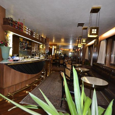Hotel Cristallo มาดอนนาดีกัมปิโญ ภายนอก รูปภาพ