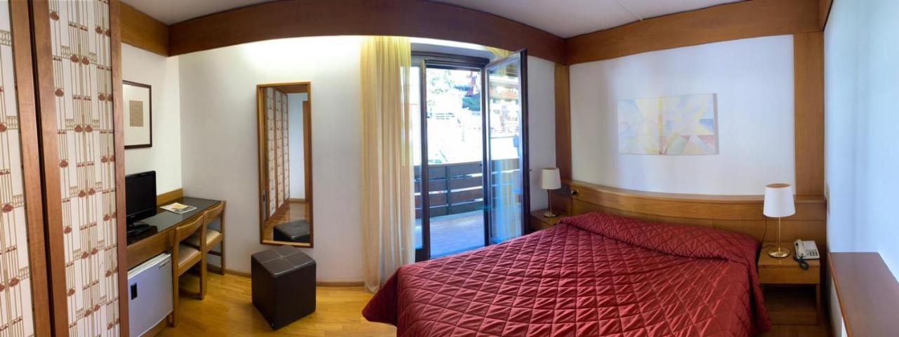 Hotel Cristallo มาดอนนาดีกัมปิโญ ห้อง รูปภาพ