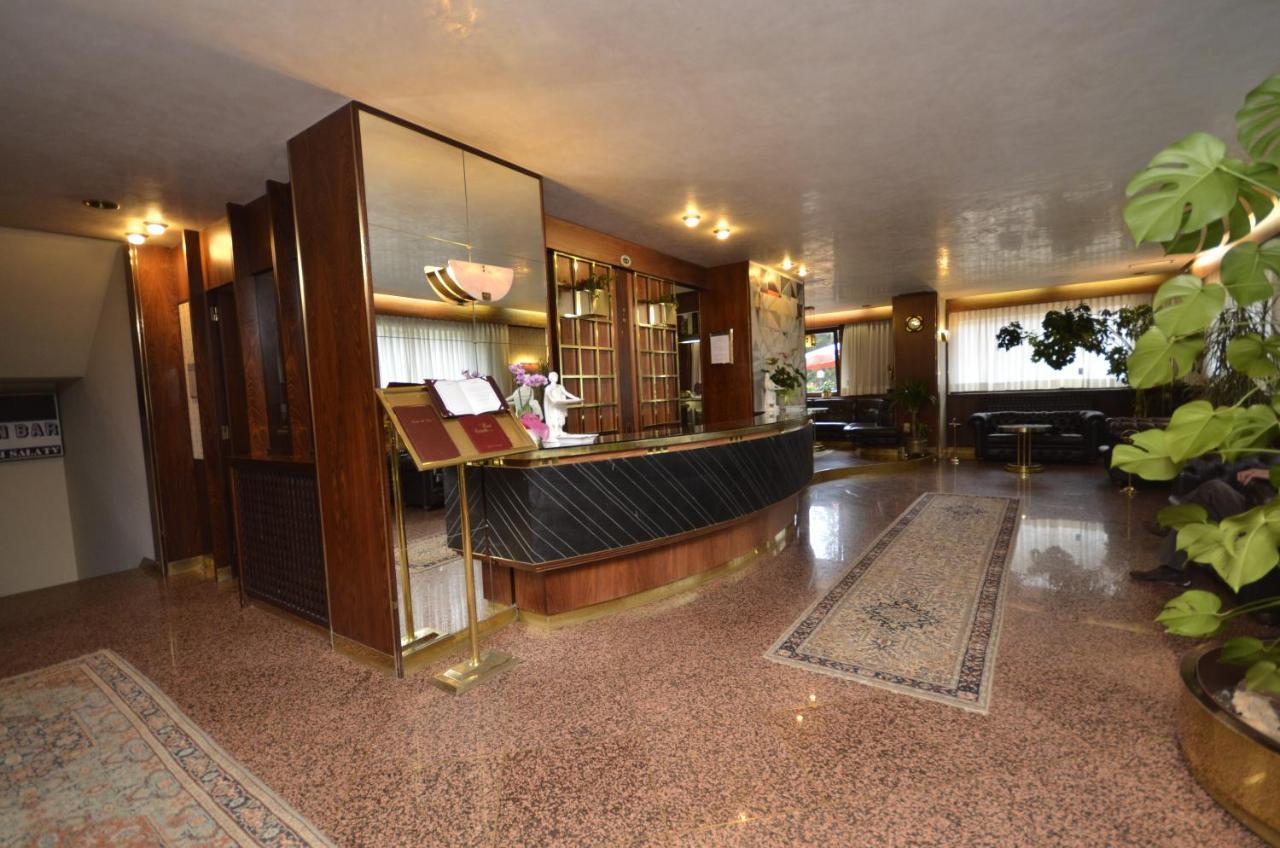 Hotel Cristallo มาดอนนาดีกัมปิโญ ภายนอก รูปภาพ