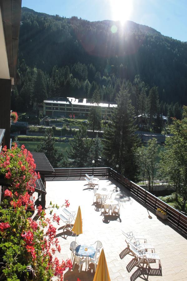 Hotel Cristallo มาดอนนาดีกัมปิโญ ภายนอก รูปภาพ